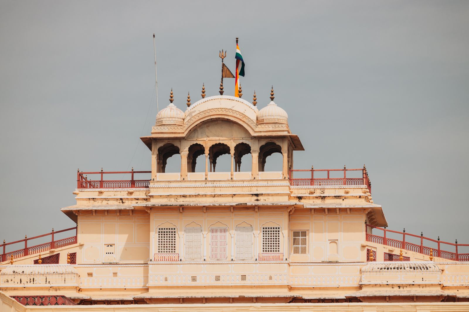 Façade sculptée du City Palace de Jaipur, au Rajasthan