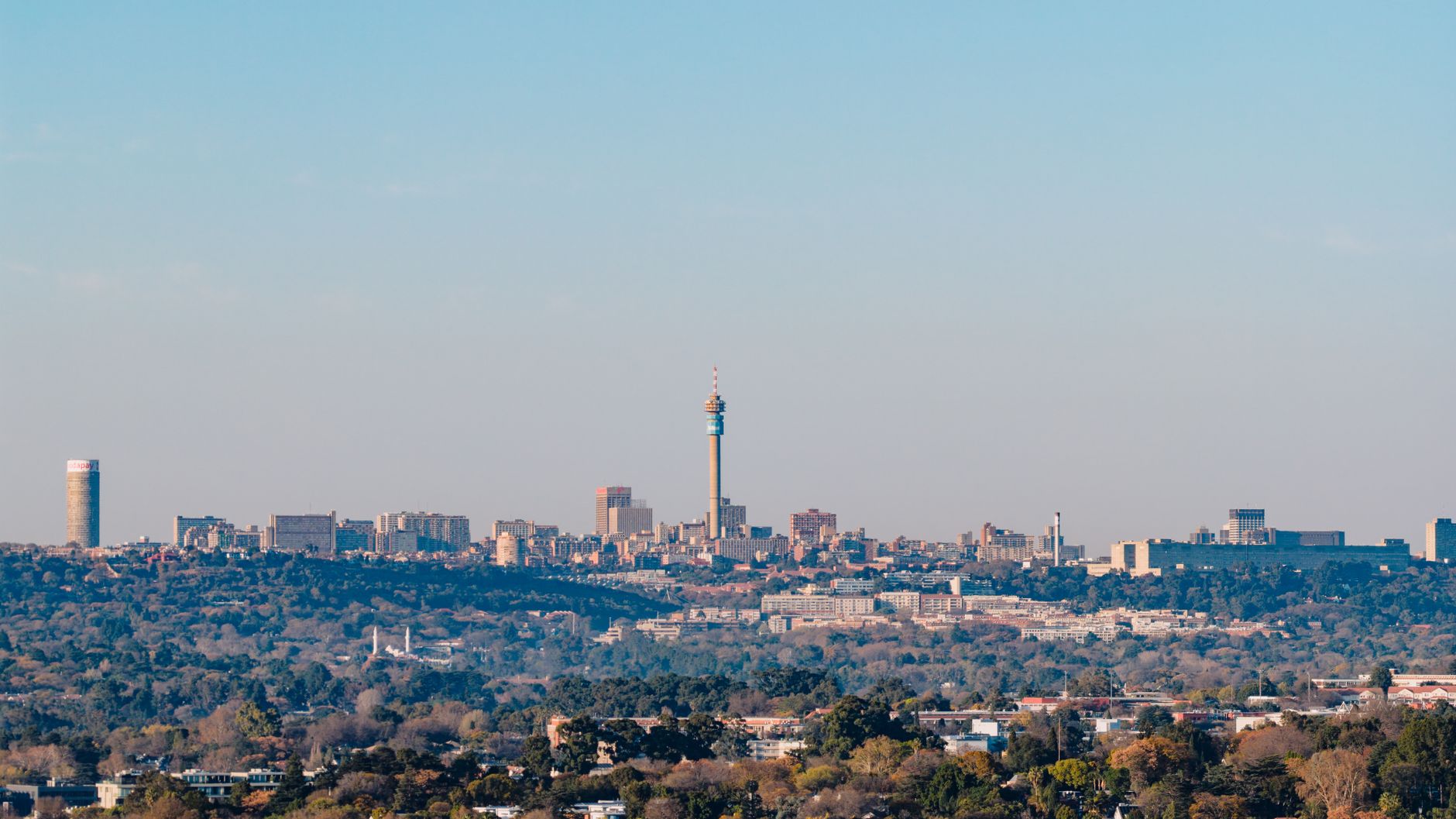 La ligne d’horizon de Johannesburg et la tour Hillbrow par temps clair
