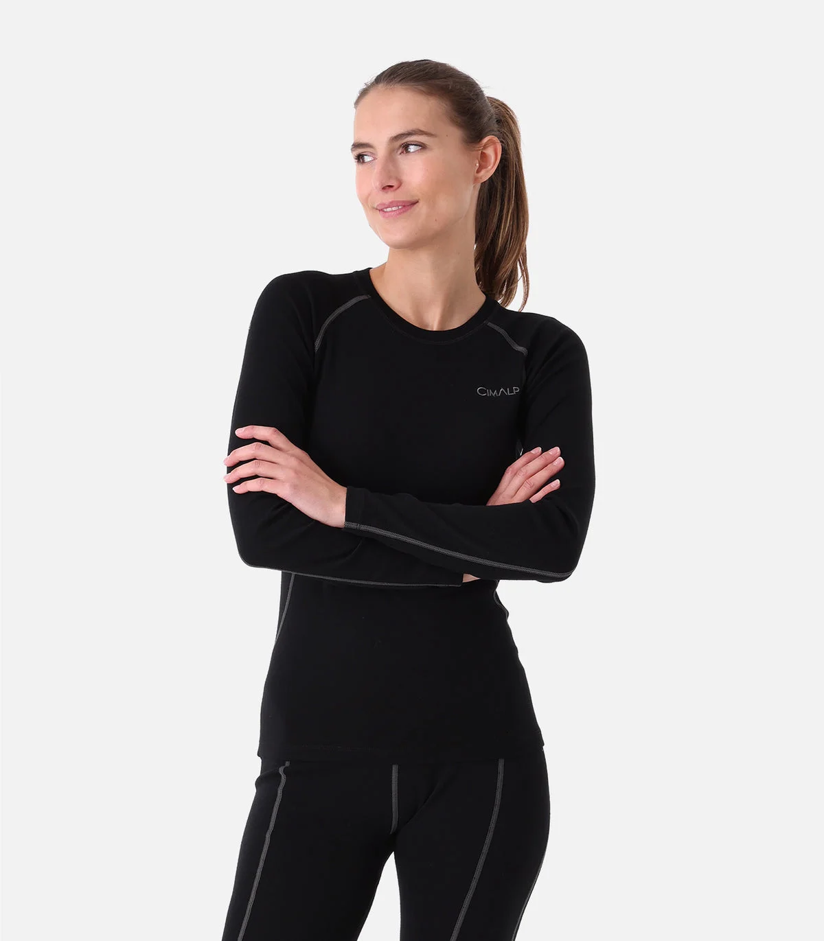 Haut manches longues en laine mérinos Cimalp WOOL TOP 200 F porté par une femme