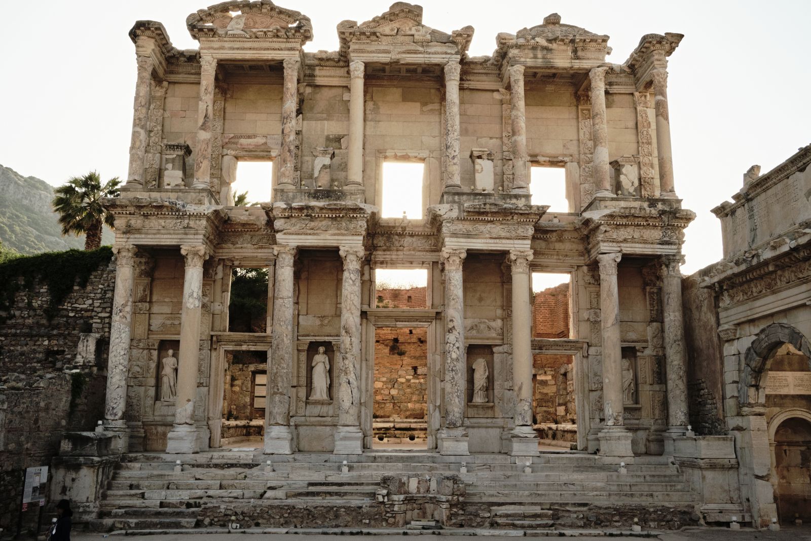 La façade de la bibliothèque de Celsus, sur le site antique d'Éphèse